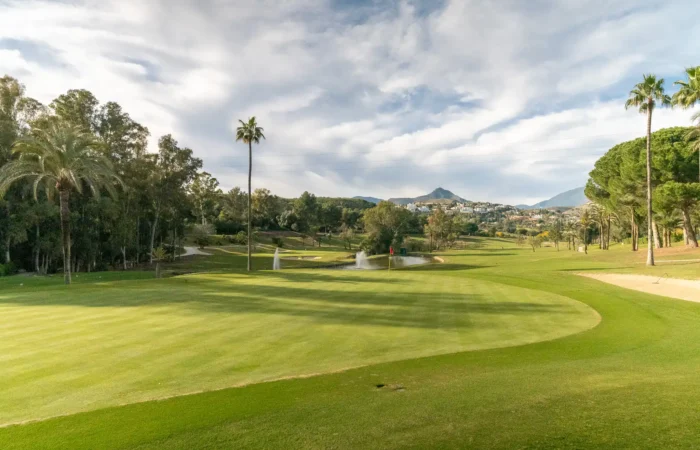 The Perfect Climate for Golf, El Paraíso