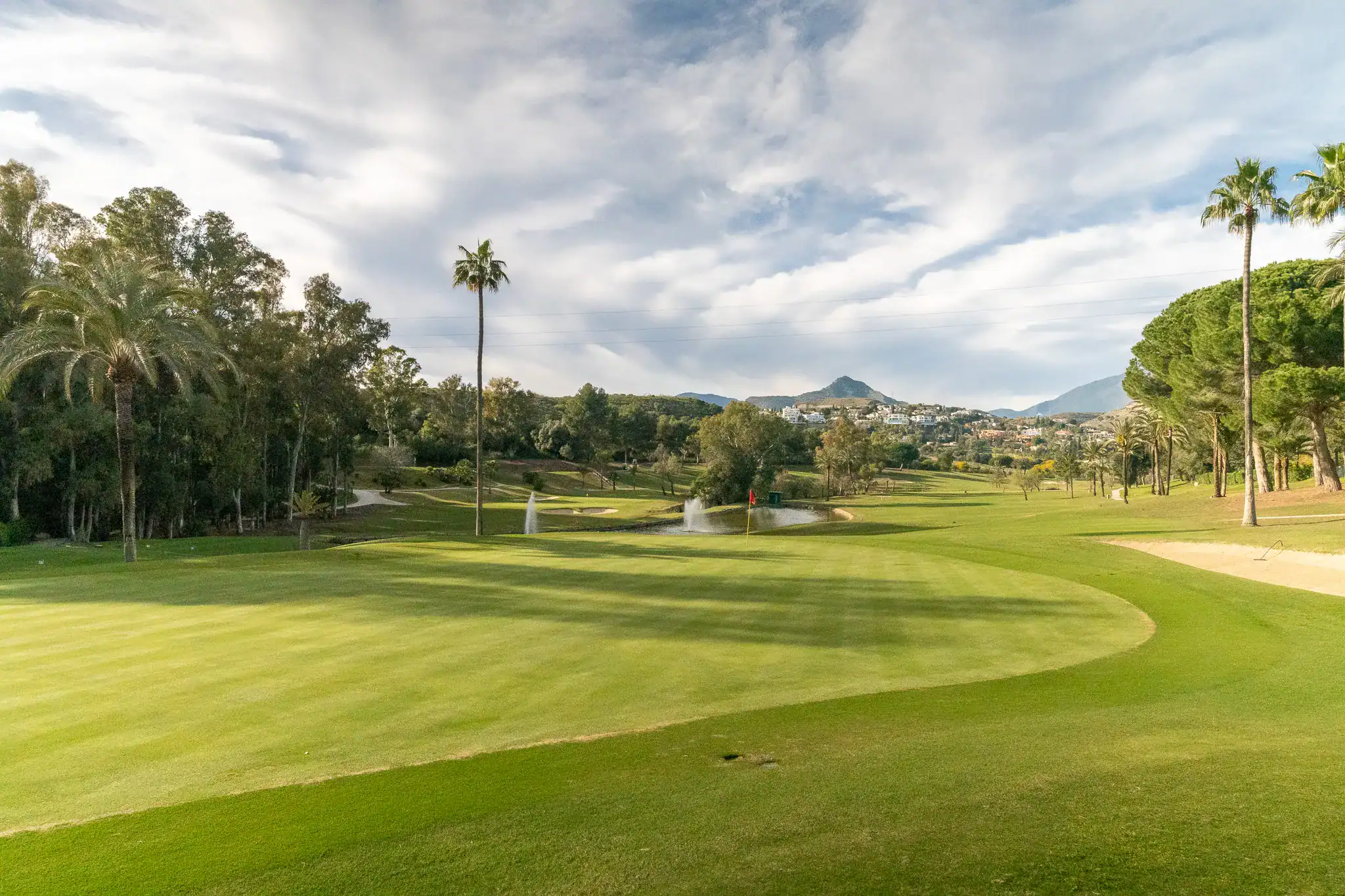The Perfect Climate for Golf, El Paraíso